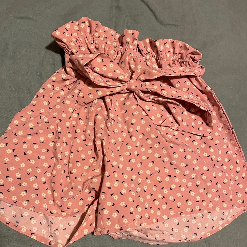 Shorts with belt